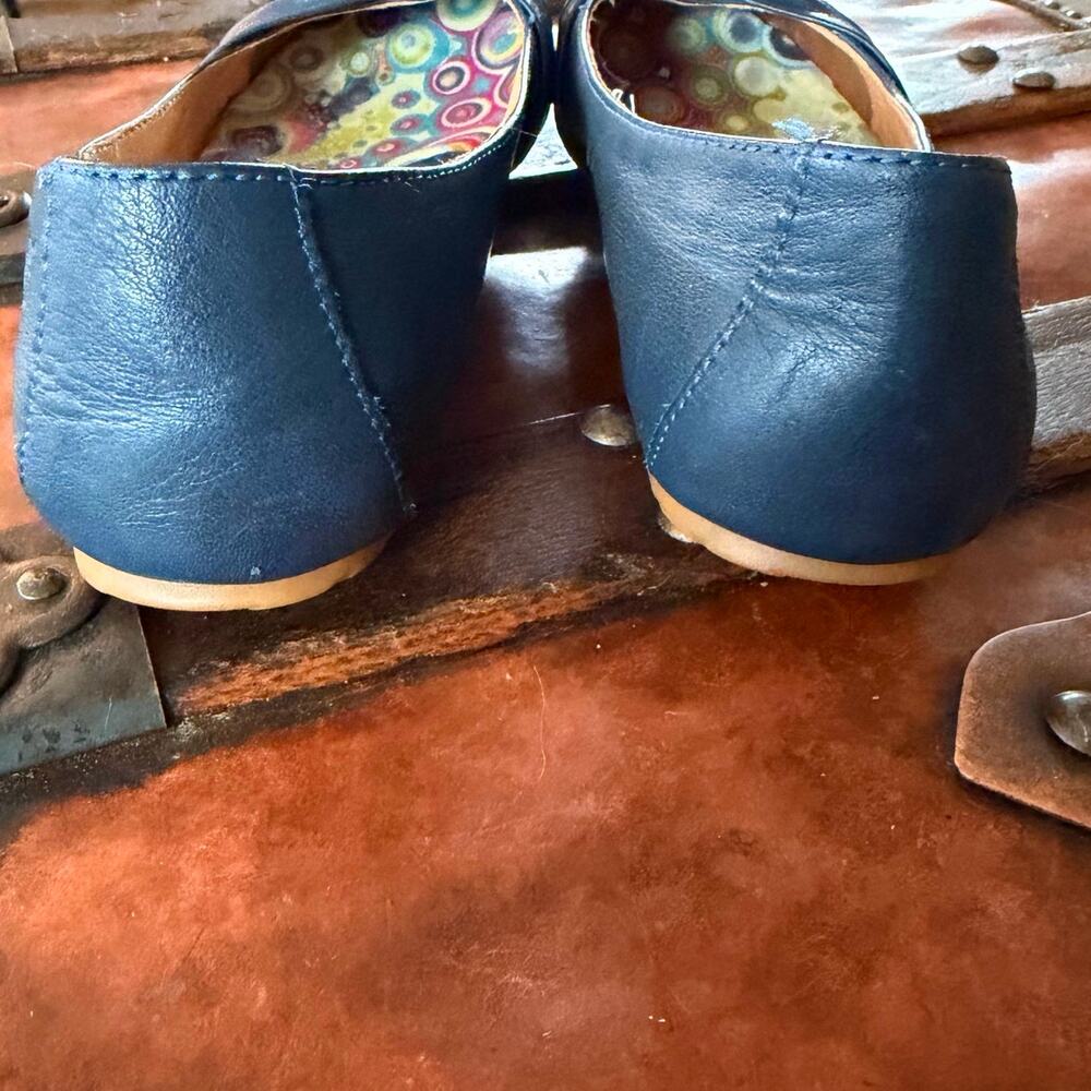 Born Lilly Flats in Navy Blue - Picture 2 of 6